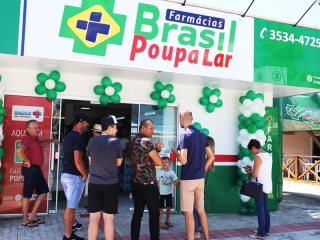 A cidade de Agrolândia comemora junto com a família Brasil Poupa Lar a nova farmácia do André
